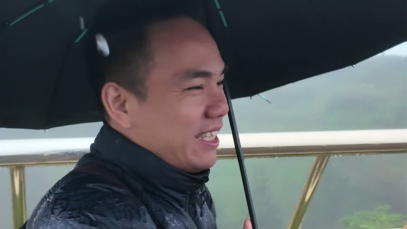 Mai Tien Tan under an umbrella at Ba Na Hills on a morning when cloud sat on the summit